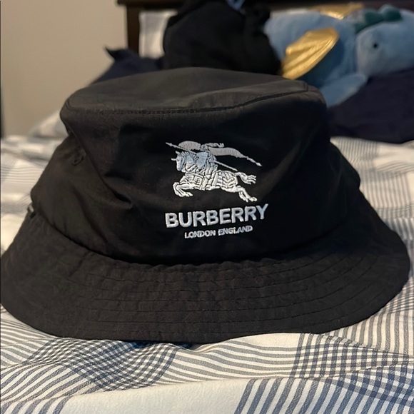 Burberry Black Logo Bucket Hat - Picture 1 of 4